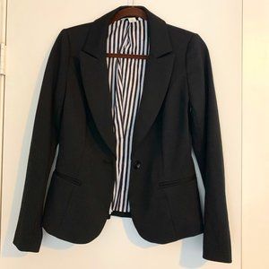 Fashionable Black Blazer